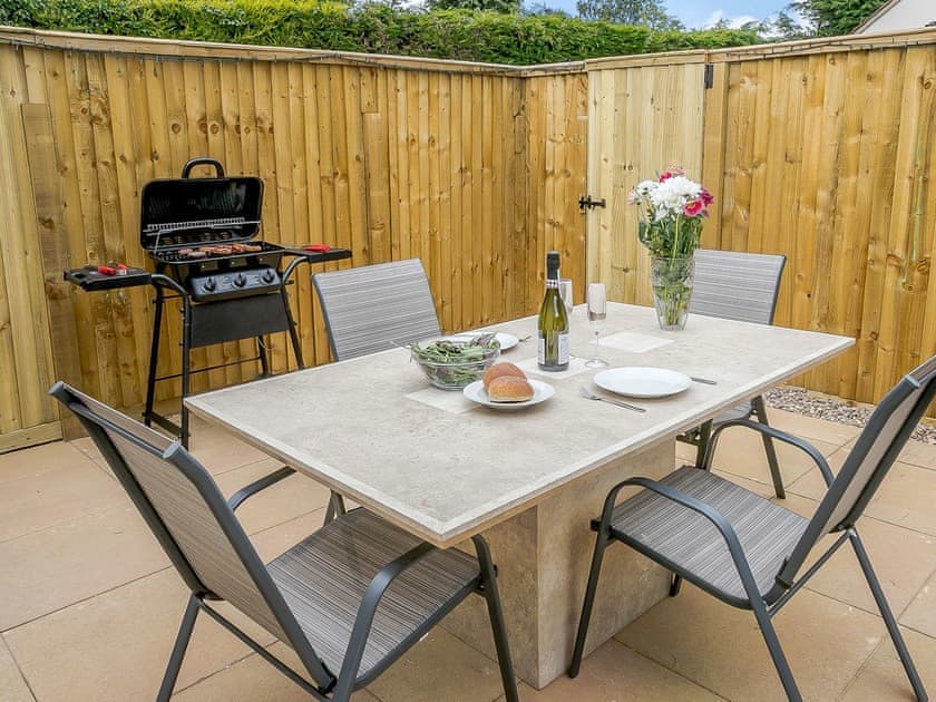 Sitting-out-area with garden furniture BBQ | Wits End Cottage, Roughton, near Woodhall Spa
