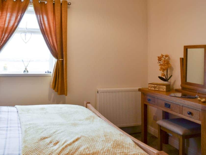 Double bedroom | Granary Cottage - Metlands Farm Holidays, Bempton, near Bridlington