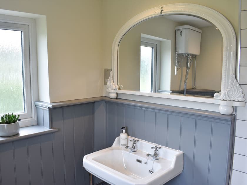Bathroom | Finkle Cottage, Pooley Bridge