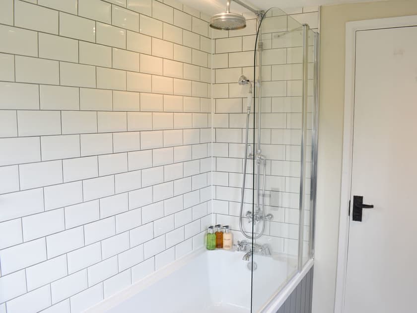Bathroom | Finkle Cottage, Pooley Bridge