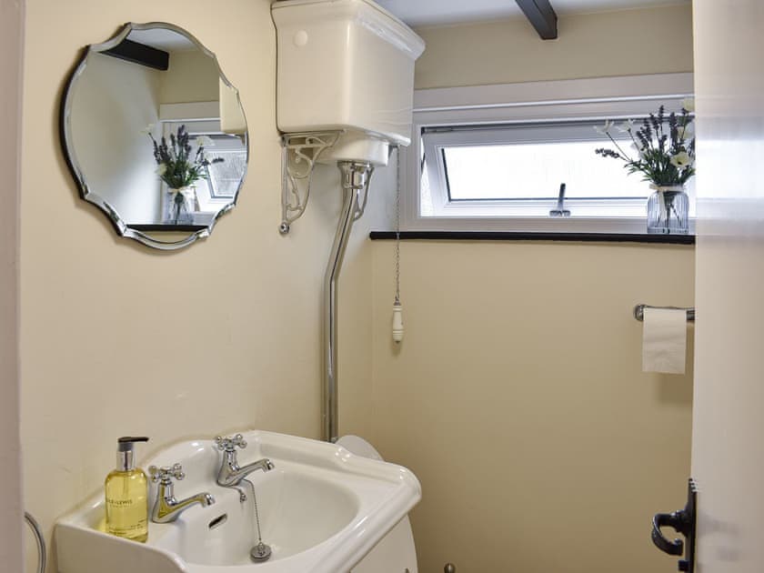 Toilet | Finkle Cottage, Pooley Bridge