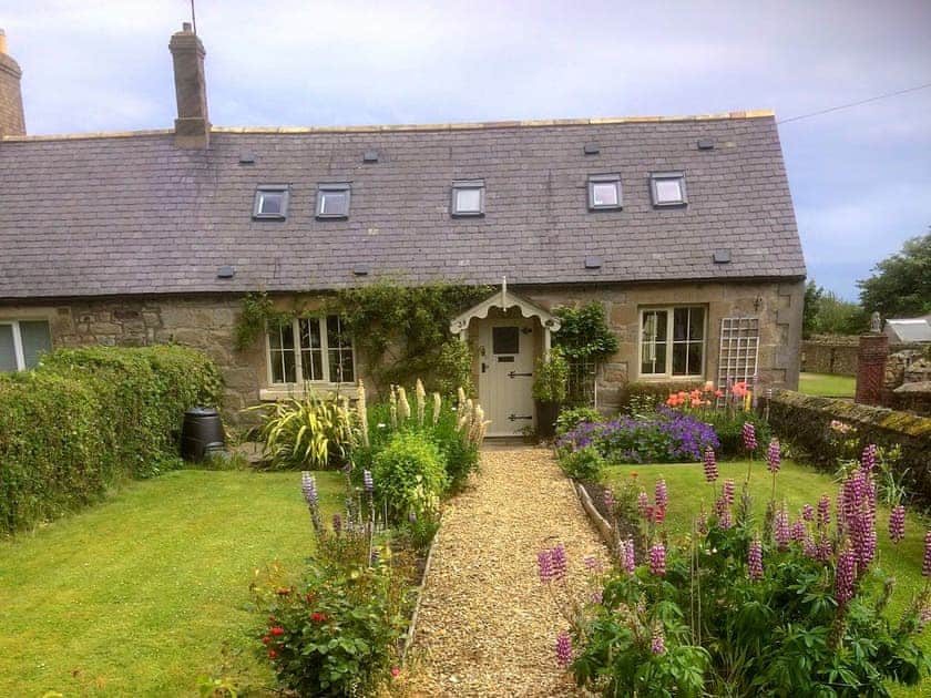 Charming cottage with lovely enclosed cottage garden | Alncroft, Longhoughton