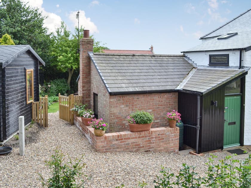 Outdoor area | End Cottage, Tibthorpe, near Driffield 