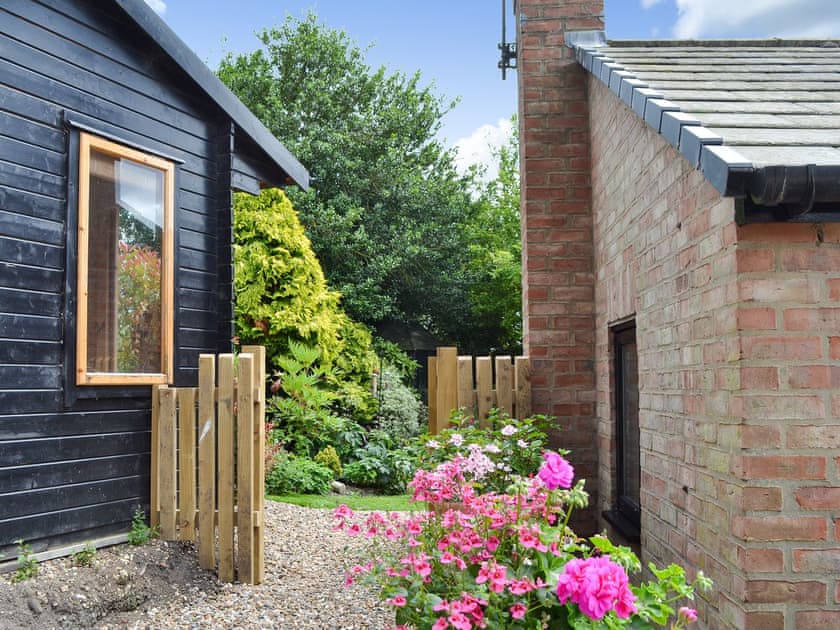 Outdoor area | End Cottage, Tibthorpe, near Driffield 
