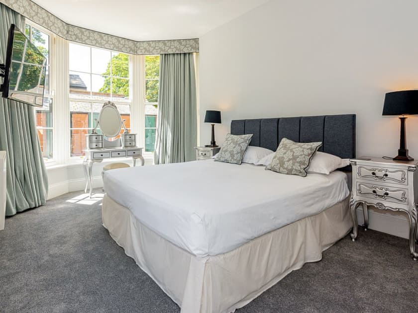 Comfortable zip-link superking bedroom | Langford Villa, Filey