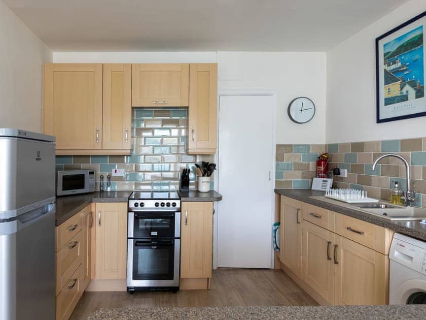 Well-equipped fitted kitchen  | The Mews, Apartment 1, Newcomen Road, Dartmouth