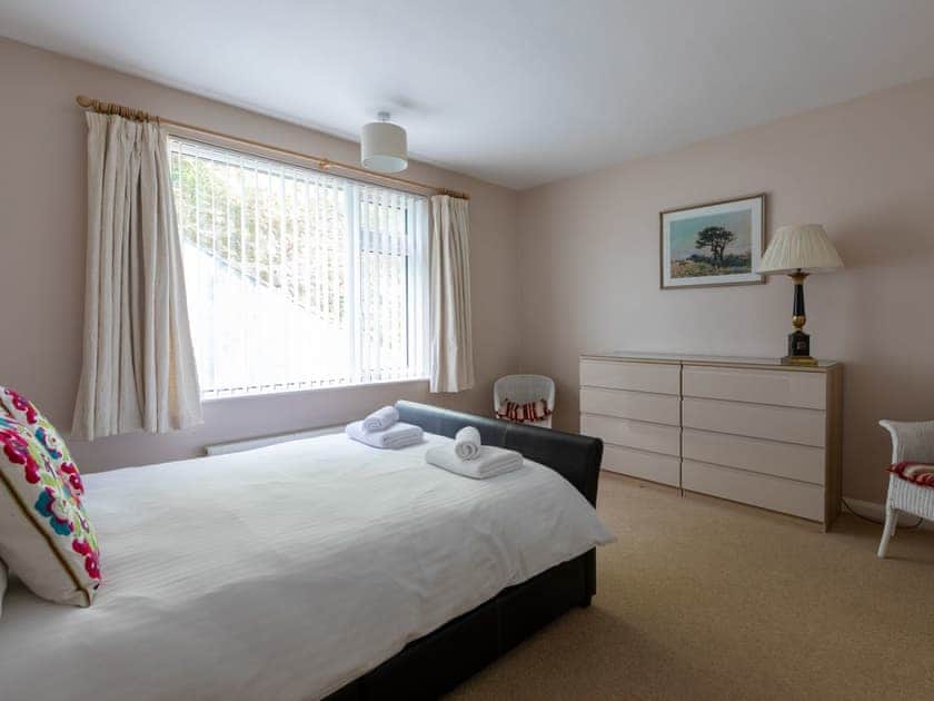 Spacious double bedroom | The Mews, Apartment 1, Newcomen Road, Dartmouth