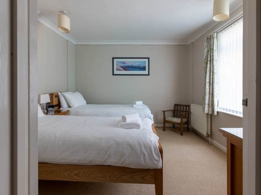 Peaceful twin bedroom | The Mews, Apartment 1, Newcomen Road, Dartmouth