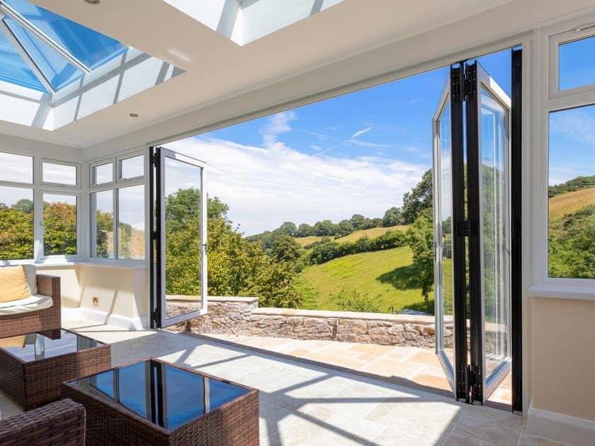 Light and airy conservatory | Higher Venice, Dartmouth
