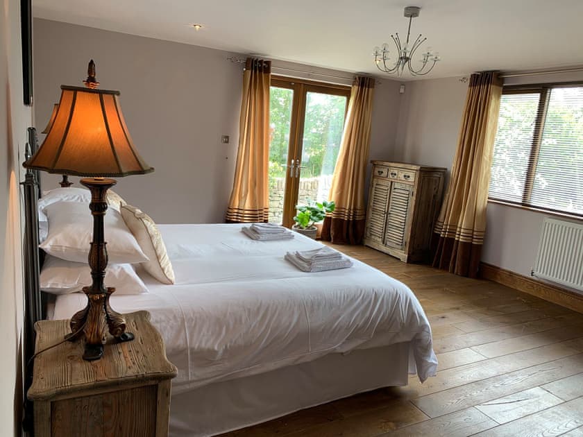 Spacious bedroom with kingsize bed | Meadow View, Stainton with Adgarley, near Dalton-in-Funess