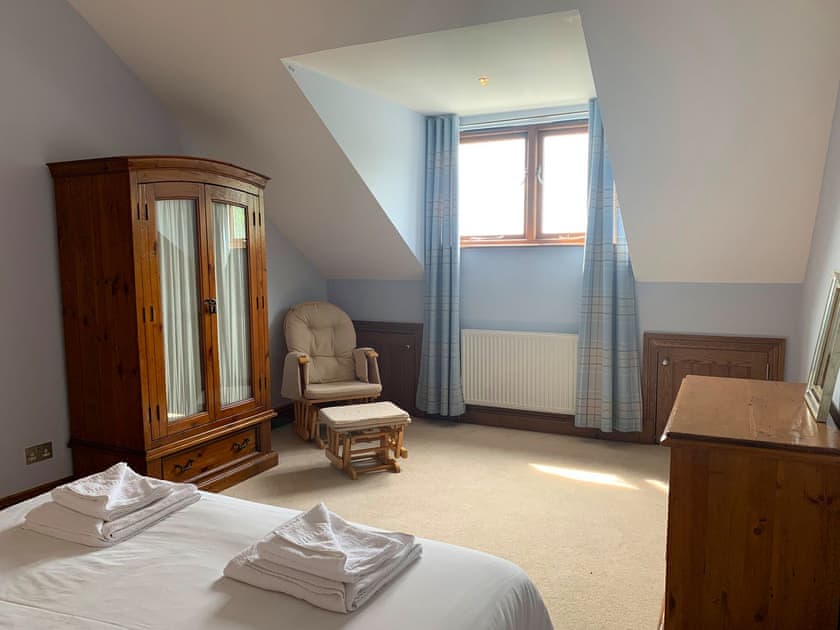 Spacious bedroom with kingsize bed | Meadow View, Stainton with Adgarley, near Dalton-in-Funess