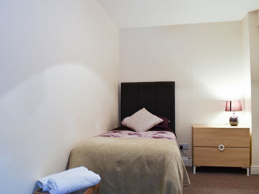 Single bedroom | Barn Terrace - Ladwood Farm, Acrise, near Folkestone