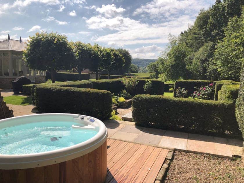 Luxurious hot tub within well-maintained garden | Todd’s Pasture, Hawnby, near Helmsley