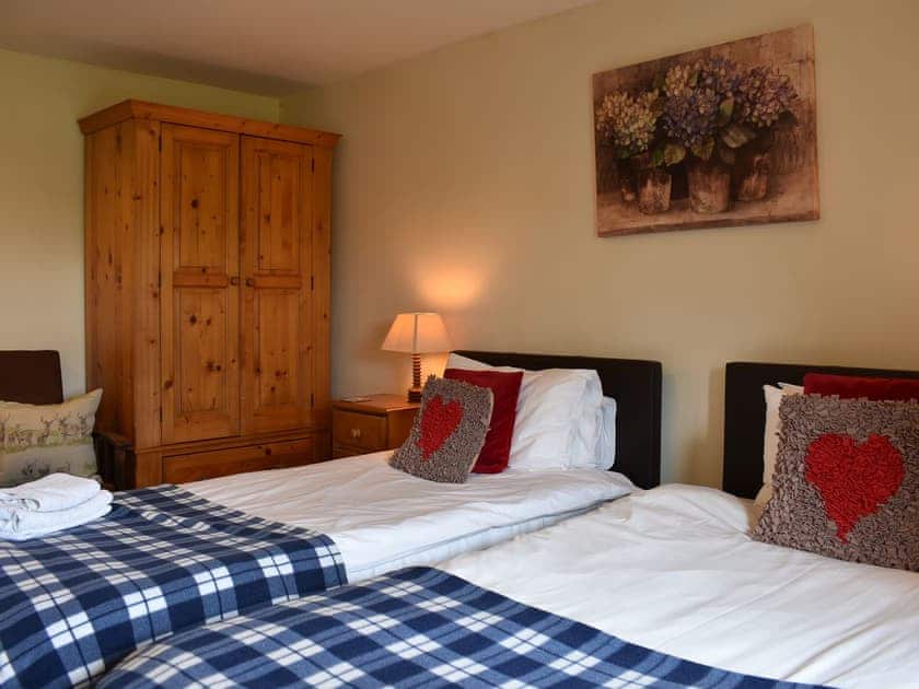Bedroom with twin beds | Ingleby Lodge, Askrigg, near Hawes