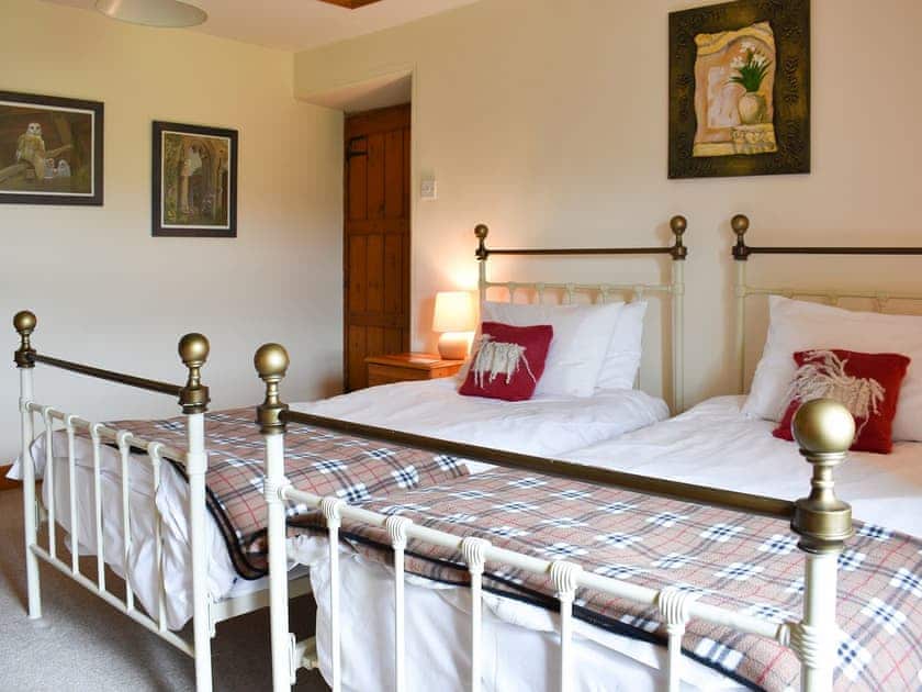 Twin bedroom with antique style beds | Ingleby Lodge, Askrigg, near Hawes