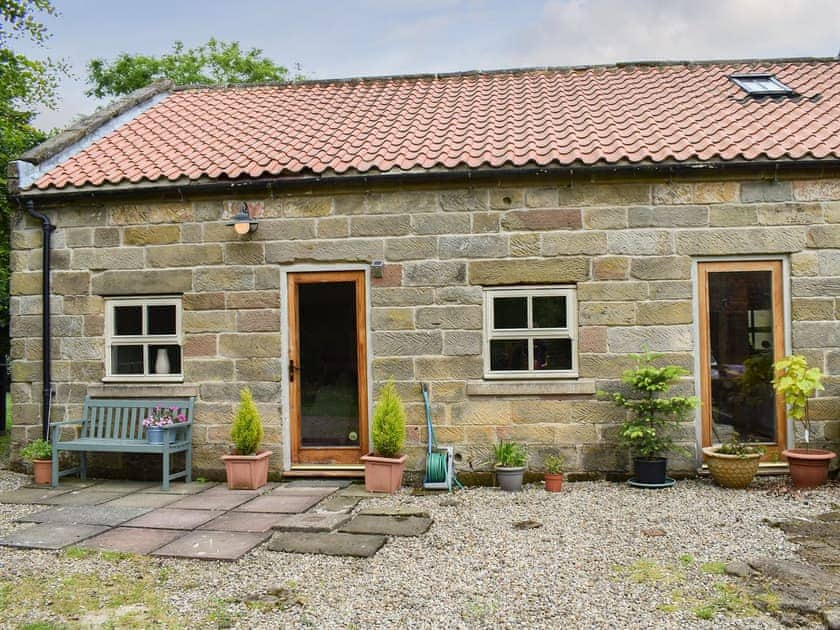 Entrance with outdoor seating on gravelled patio | Crossbill Cottage, Chopgate near Stokesley