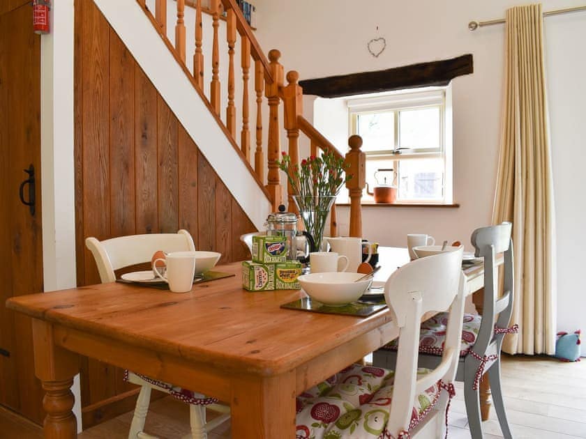 Farmhouse style dining area | Crossbill Cottage, Chopgate near Stokesley