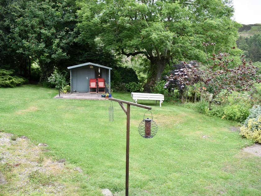 Large lawned garden with summerhouse | Crossbill Cottage, Chopgate near Stokesley