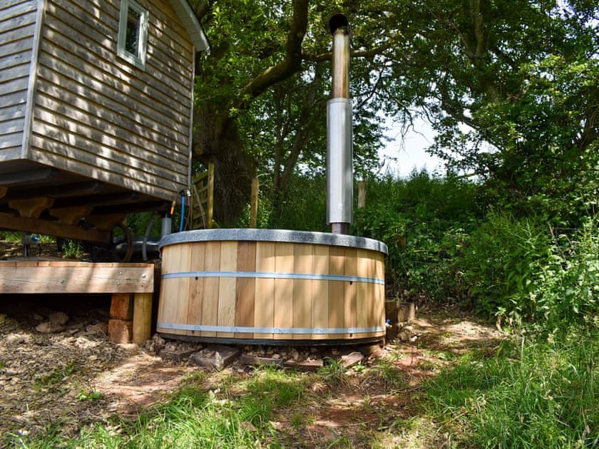 Private wood fired hot tub  | Romney Hut - Tilbury Farm, West Bagborough, near Taunton