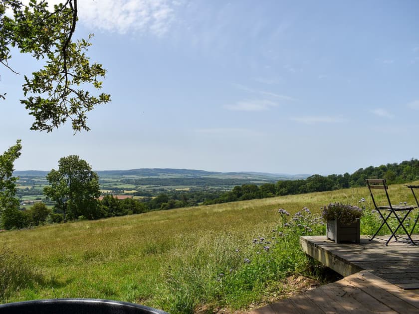 Large garden with sitting-out area, garden furniture and BBQ | Romney Hut - Tilbury Farm, West Bagborough, near Taunton