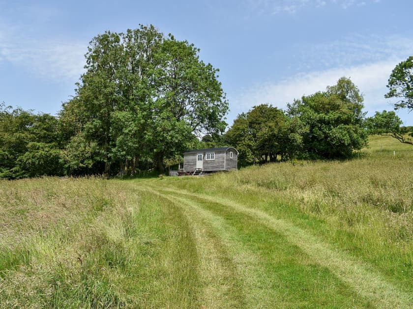 Large garden with sitting-out area, garden furniture and BBQ | Jacob Hut - Tilbury Farm, West Bagborough, near Taunton