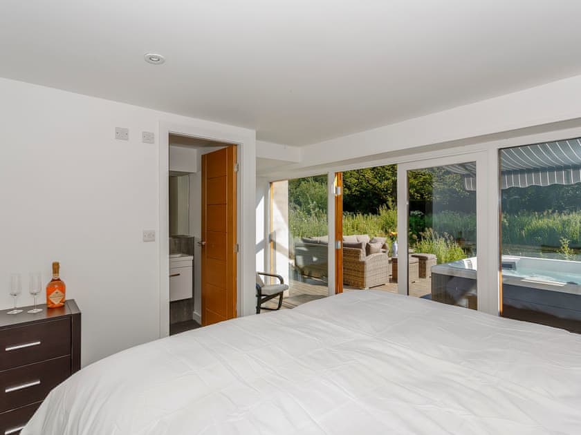 Luxurious bedroom with en-suite | Waterside Lodge Thirteen, Elland, near Brighouse 
