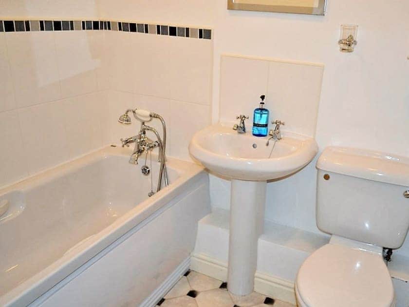 Bathroom | Meadowside Apartment, Fowey