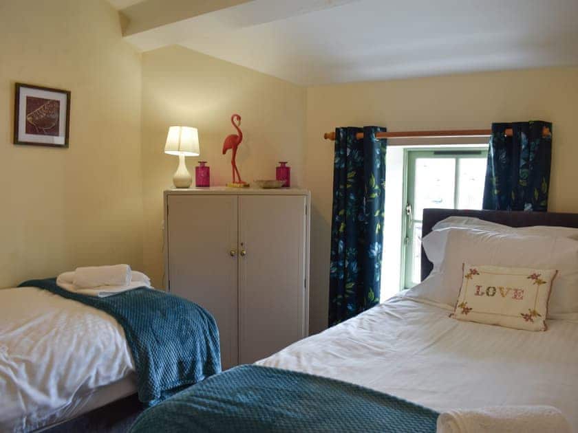 Twin bedroom | Ellerton House, Richmond