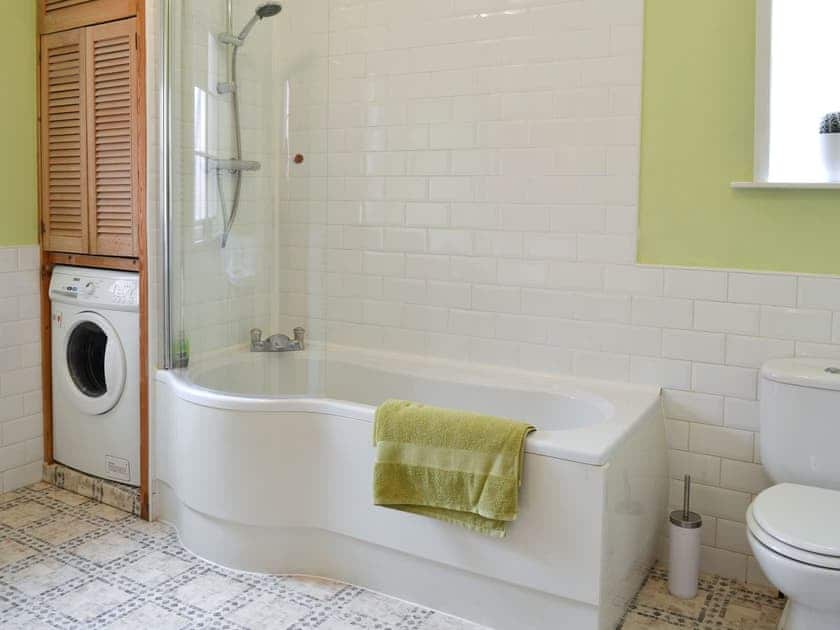 Family bathroom with shower over bath | The Arches, Scarborough