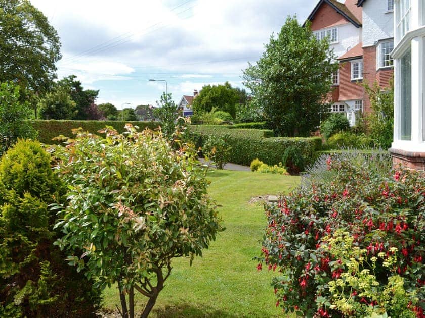 Well maintained garden | The Arches, Scarborough