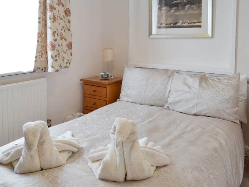 Comfortable ¾ sized double bedroom with chest of drawers | Dart Corner, Bovey Tracey