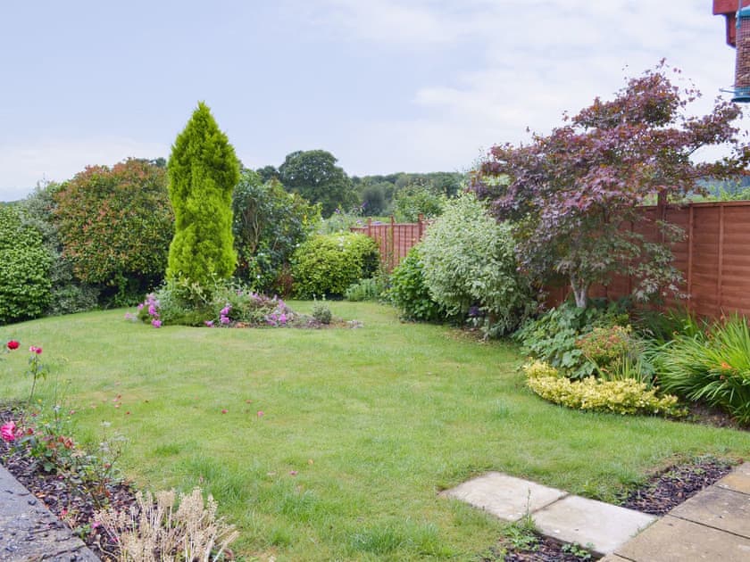 Well-maintained garden | Dart Corner, Bovey Tracey