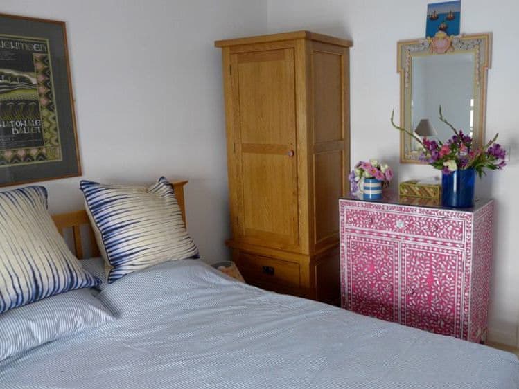 Pretty double bedroom | Polbathic, Fowey