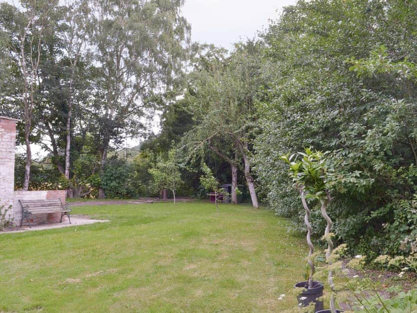 Lawned garden area | The Mill Cottage, Heath, near Chesterfield