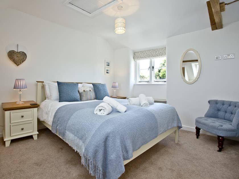 Tastefully furnished double bedroom with  kingsize bed | Rose Cottage, Georgeham, near Croyde