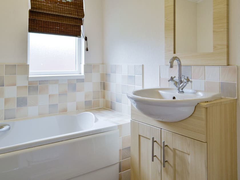 Family bathroom | Heron Lodge, Hopton-on-Sea, Great Yarmouth