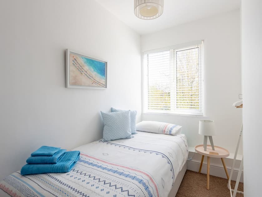 Pretty single bedded room | Shrewsbury Fields, Shifnal