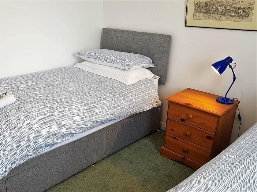 Cosy twin bedroom | Tarquins, Fowey