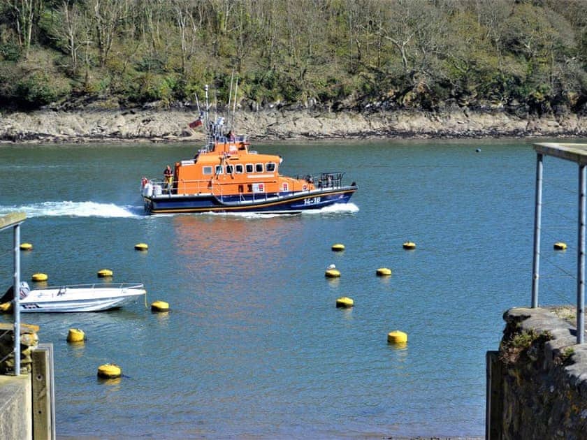 The apartment has direct access to the water | Tarquins, Fowey