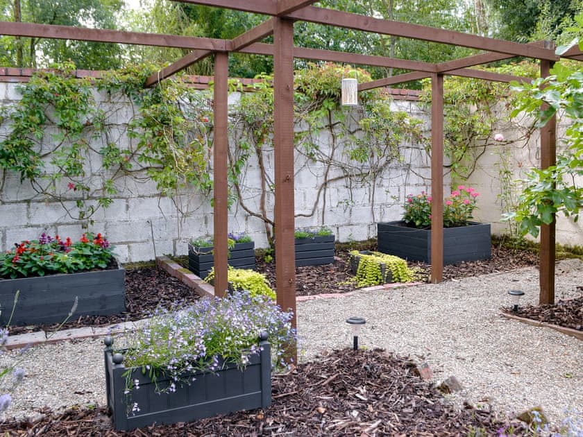 Attractive garden and grounds | Woodpecker Rest, Llechryd, near Cardigan