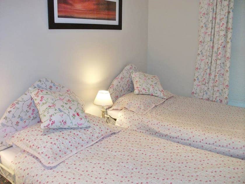 Pretty twin bedroom with TV and DVD player | Watch House, Fowey