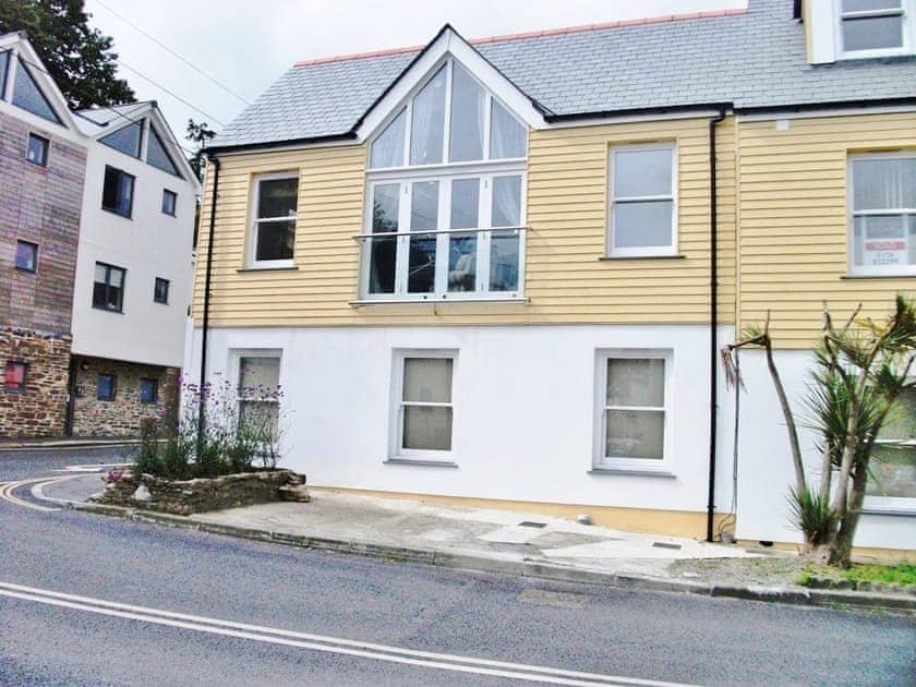 A modern, comfortable apartment on two levels | Watch House, Fowey