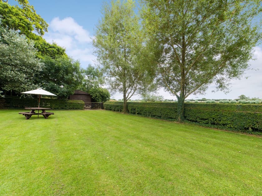 Large garden | Luckington Stables 1 - Luckington Stables, Newbury, near Frome