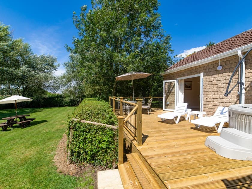 Hot tub | Luckington Stables 2 - Luckington Stables, Newbury, near Frome