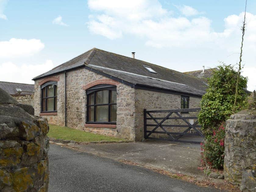 Driveway and gated access | The Byre - Lyserry Barns, Bosherston, near Pembroke