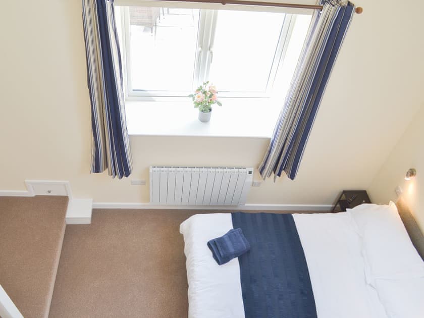 Delightful double bedroom | Scrumpy Barn - Hayes Farm Mews, Luton, near Newton Abbot