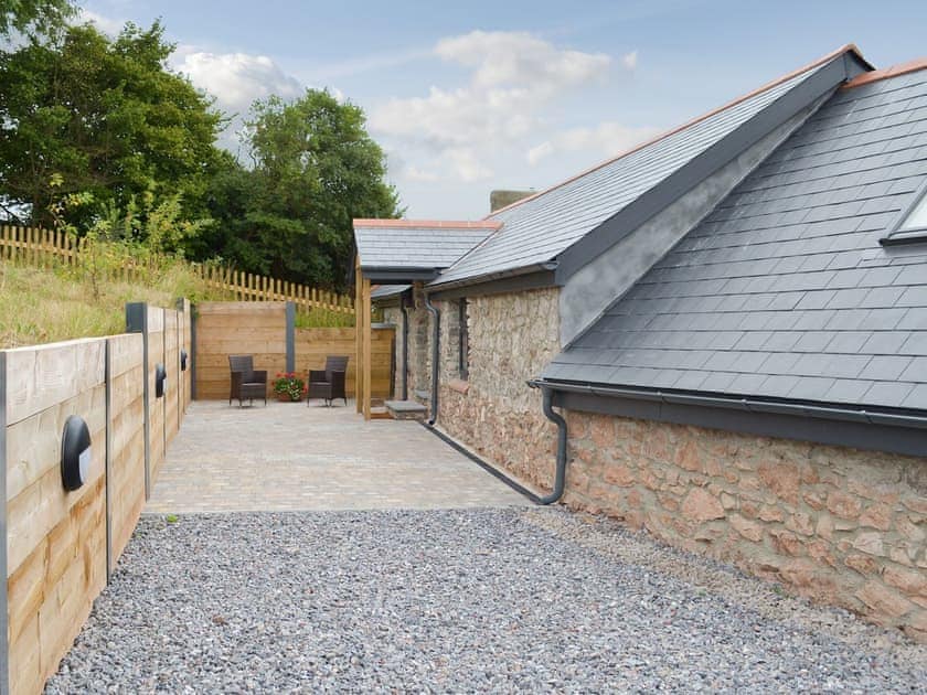 Paved and gravelled outdoor spaces | Scrumpy Barn - Hayes Farm Mews, Luton, near Newton Abbot