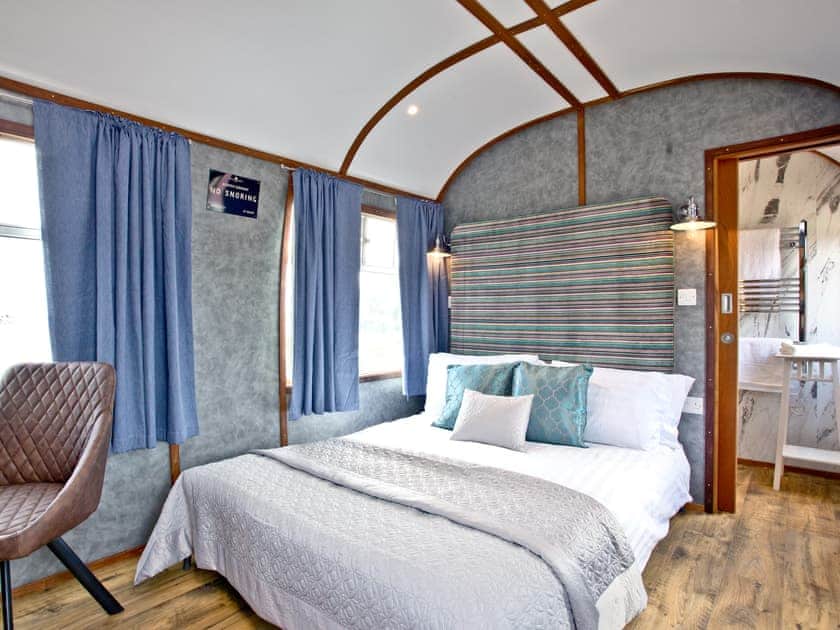 Comfortable double bedroom | Brunel Boutique Railway Carriage No 4 - Brunel Boutique Railway Carriages, Dawlish Warren