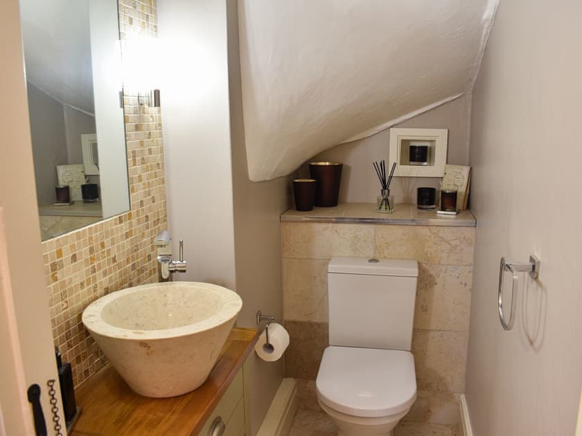 Toilet | Elleray Cottage, Windermere