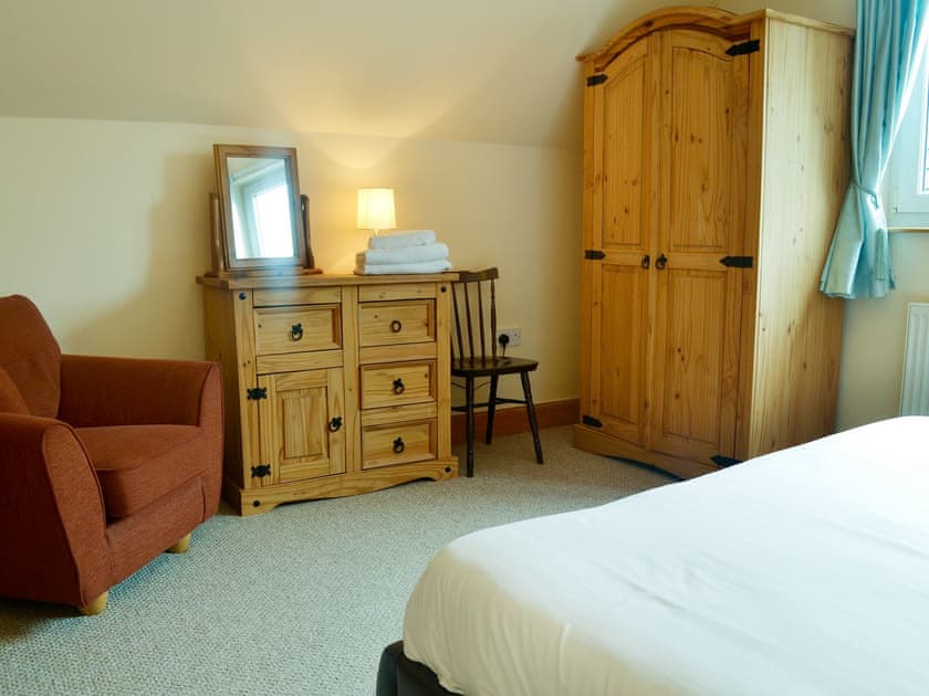 Comfy double bedroom | Cressfield Villa, Ecclefechan, near Lockerbie